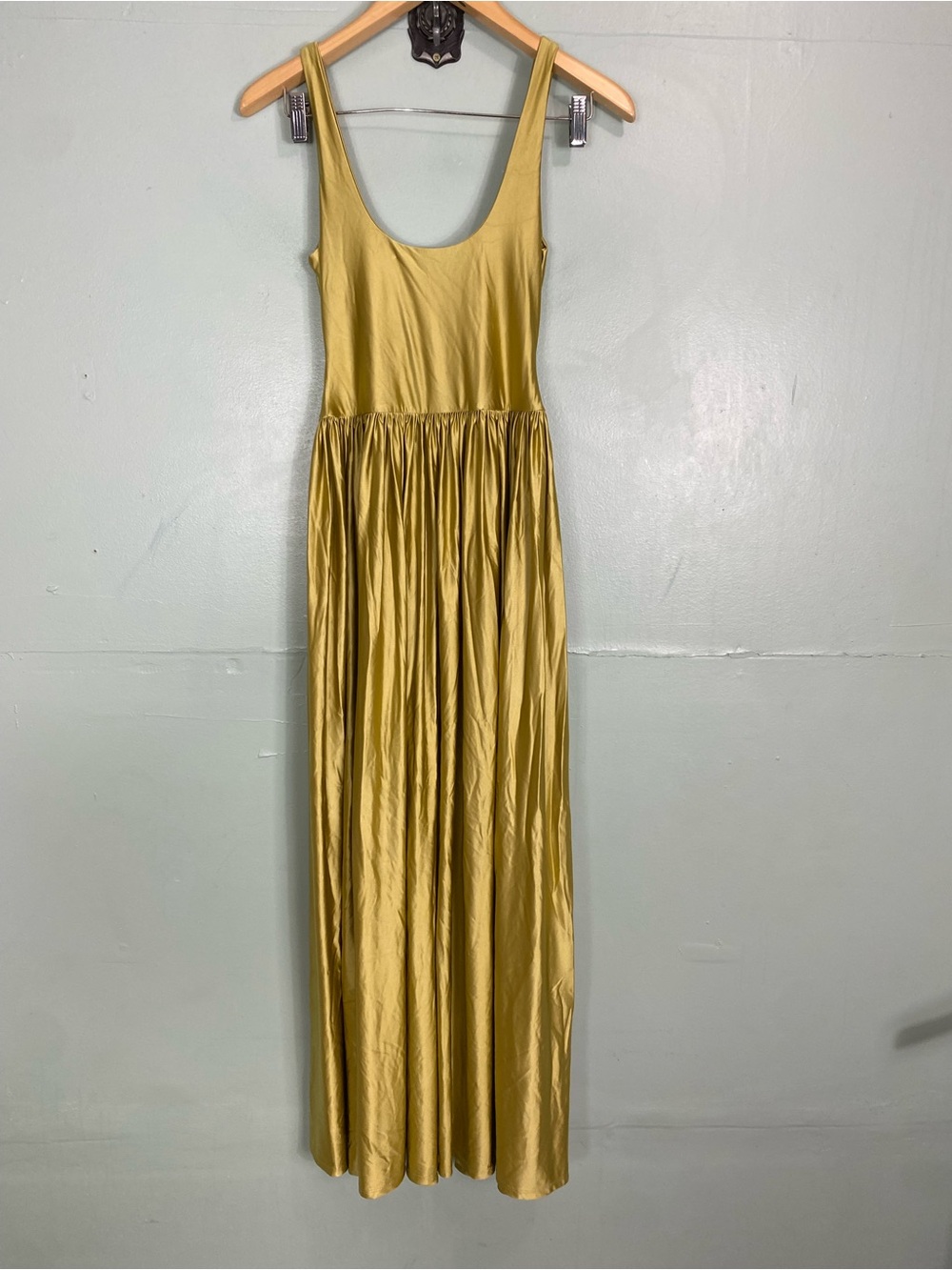 Delfi Collective Oriana Maxi Dress Midi Pleated Gold Olive Metallic Small - Picture 8 of 9